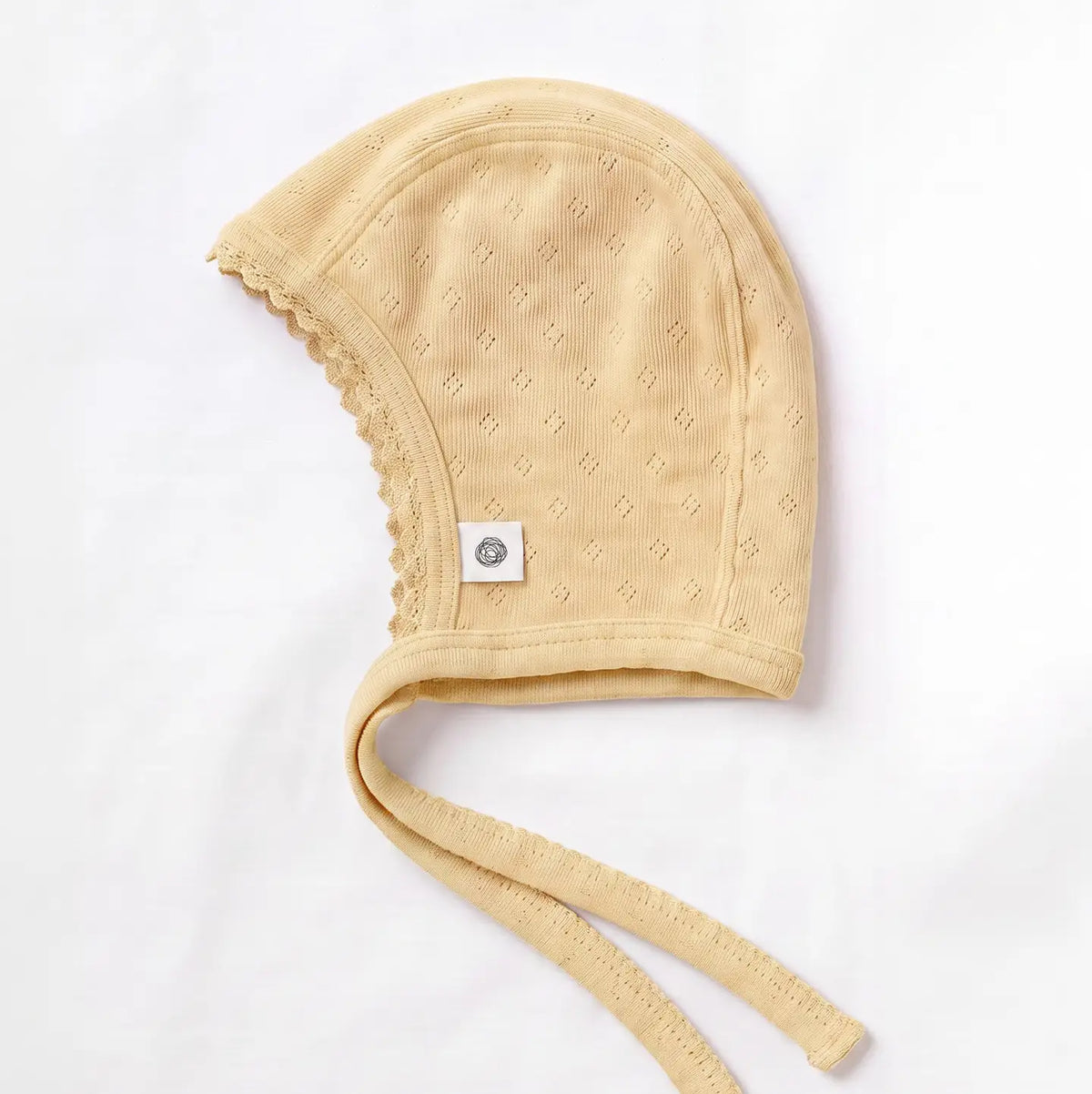 [PRÉ-COMMANDE] Bonnet nouveau-né en laine mérinos – dentelle