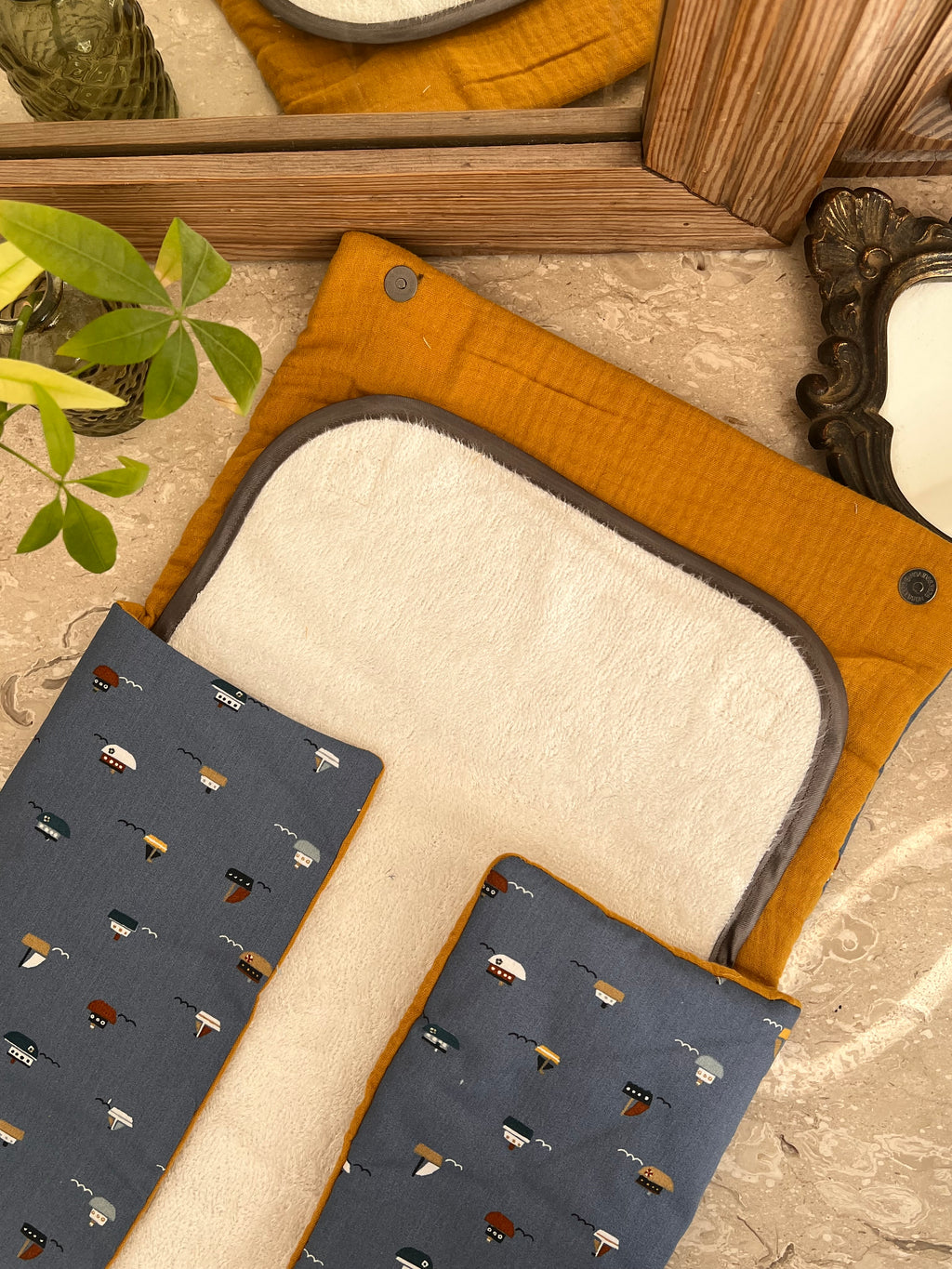 tapis de change nomade ouvert motif Petit Navigateur – doublure coton GOTS – JM Tout Doux