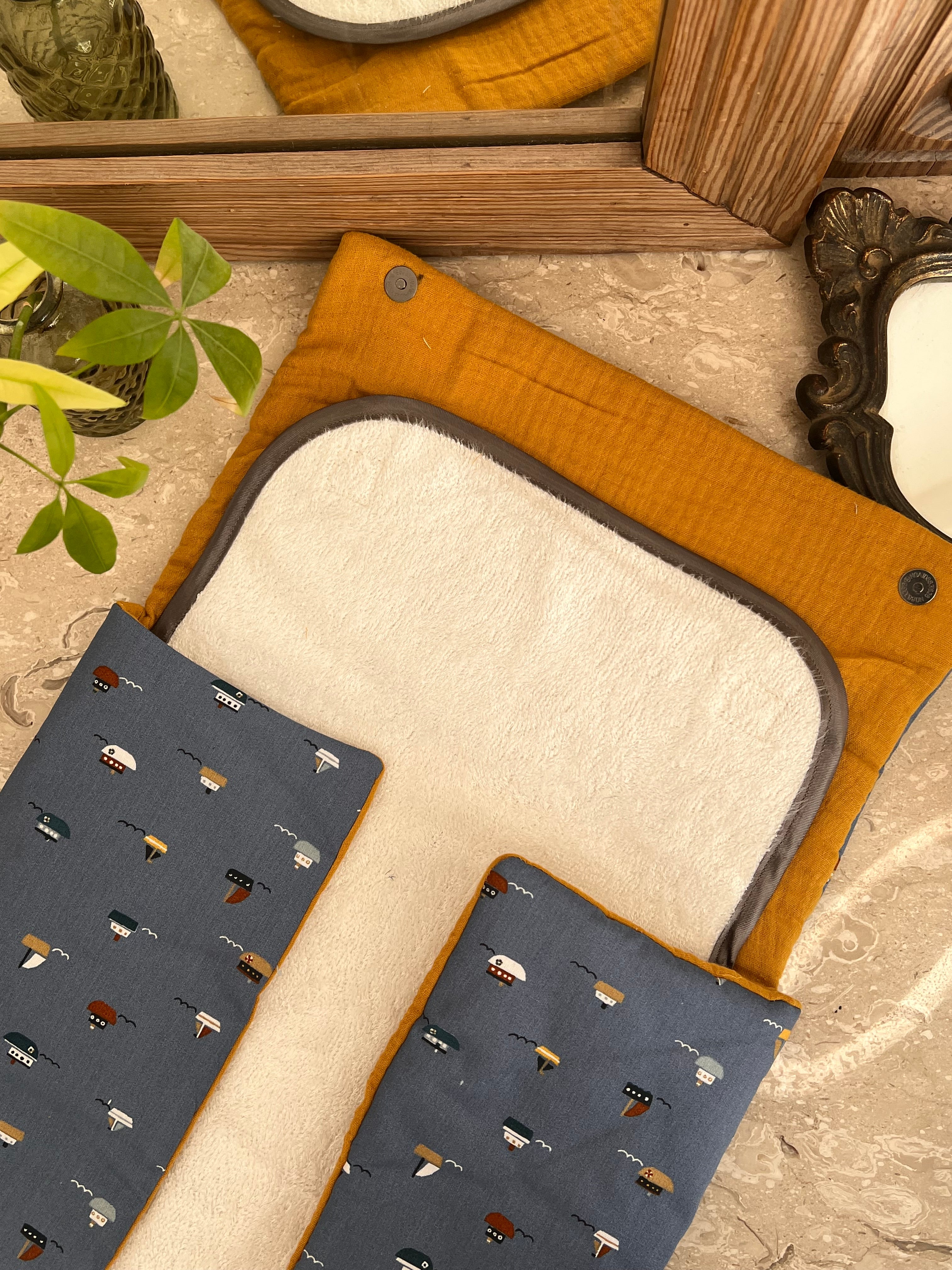 tapis de change nomade ouvert motif Petit Navigateur – doublure coton GOTS – JM Tout Doux