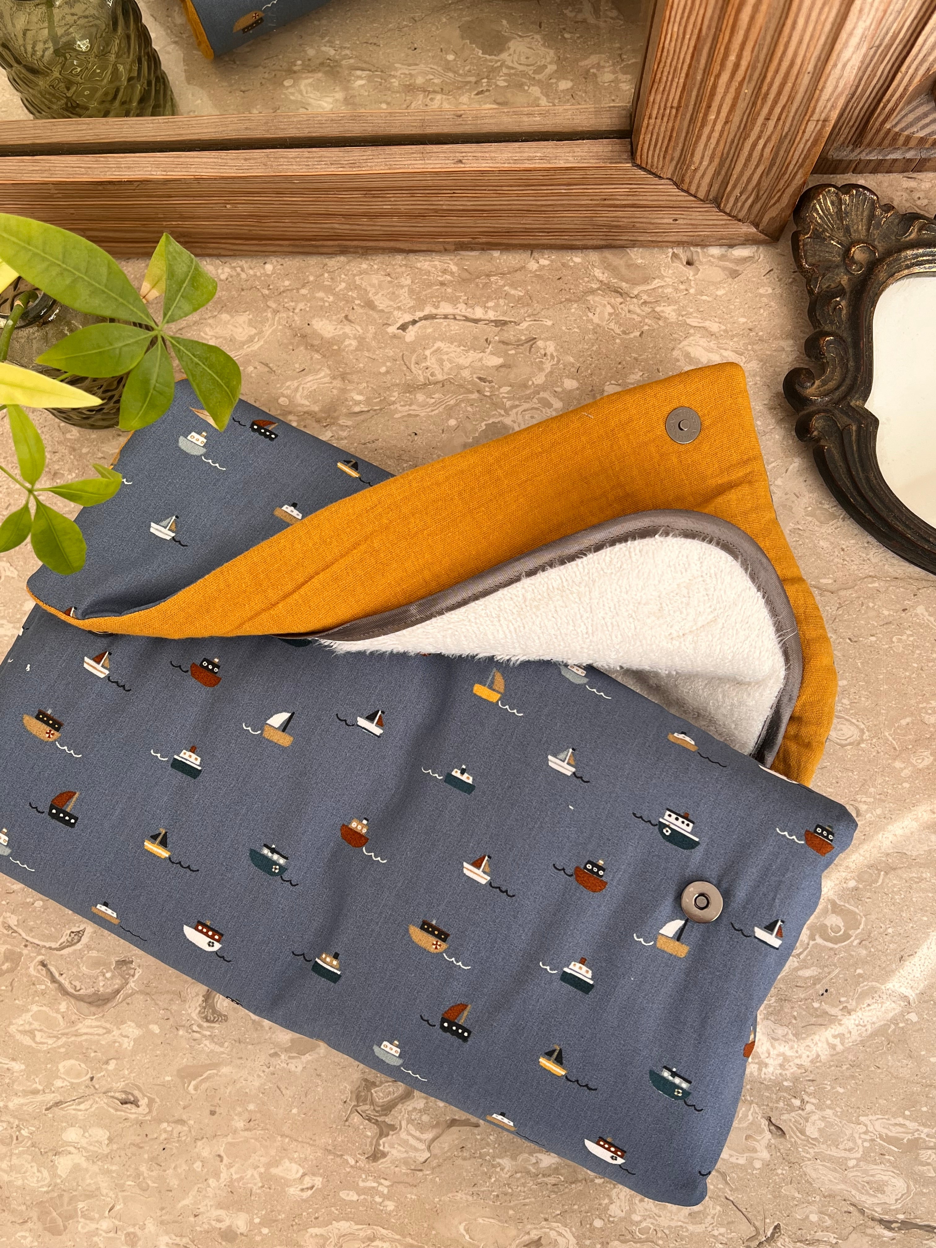 tapis de change nomade ouvert motif Petit Navigateur – doublure coton GOTS – JM Tout Doux