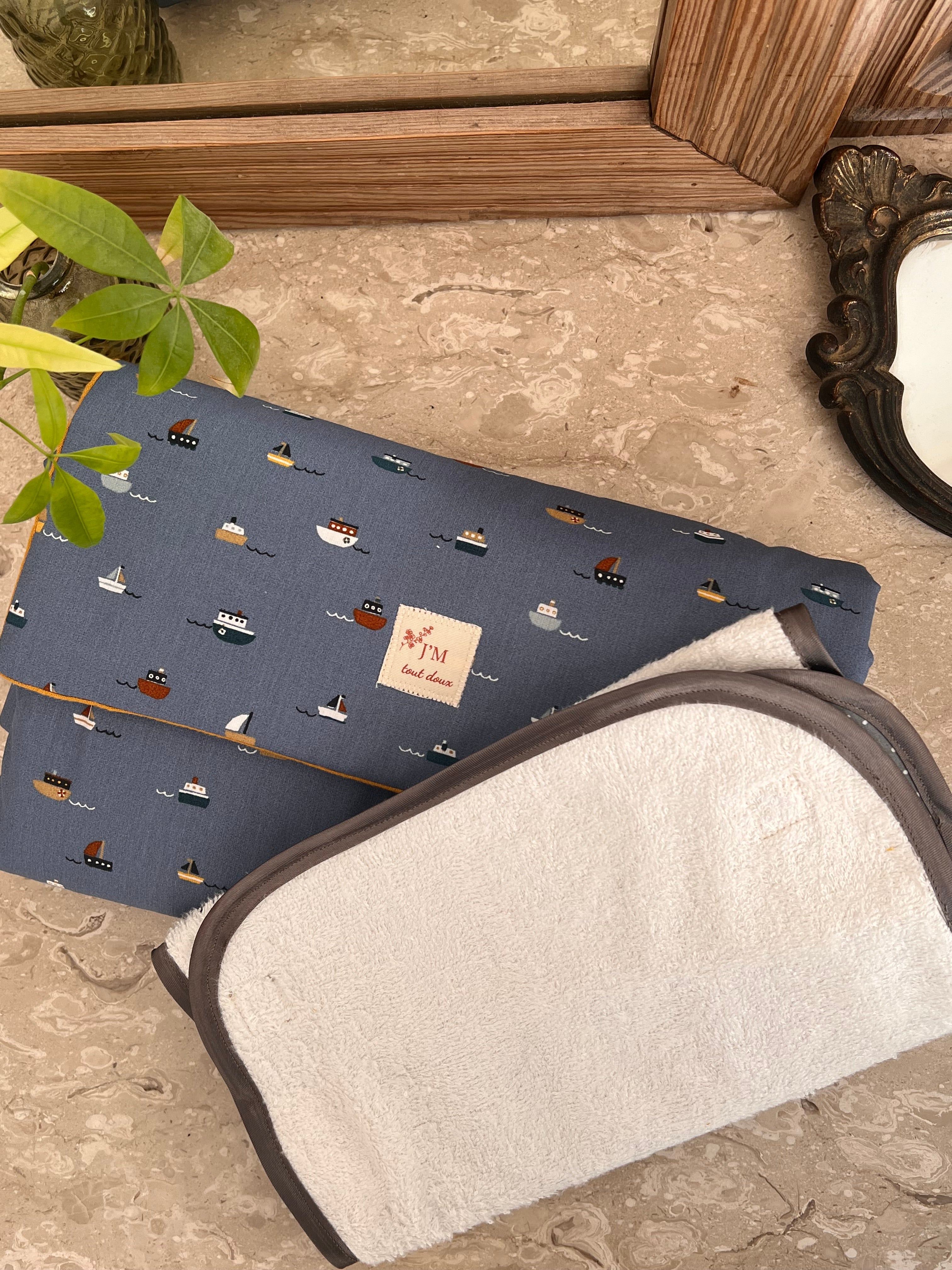 apis de change nomade motif Petit Navigateur avec insert amovible – JM Tout Doux