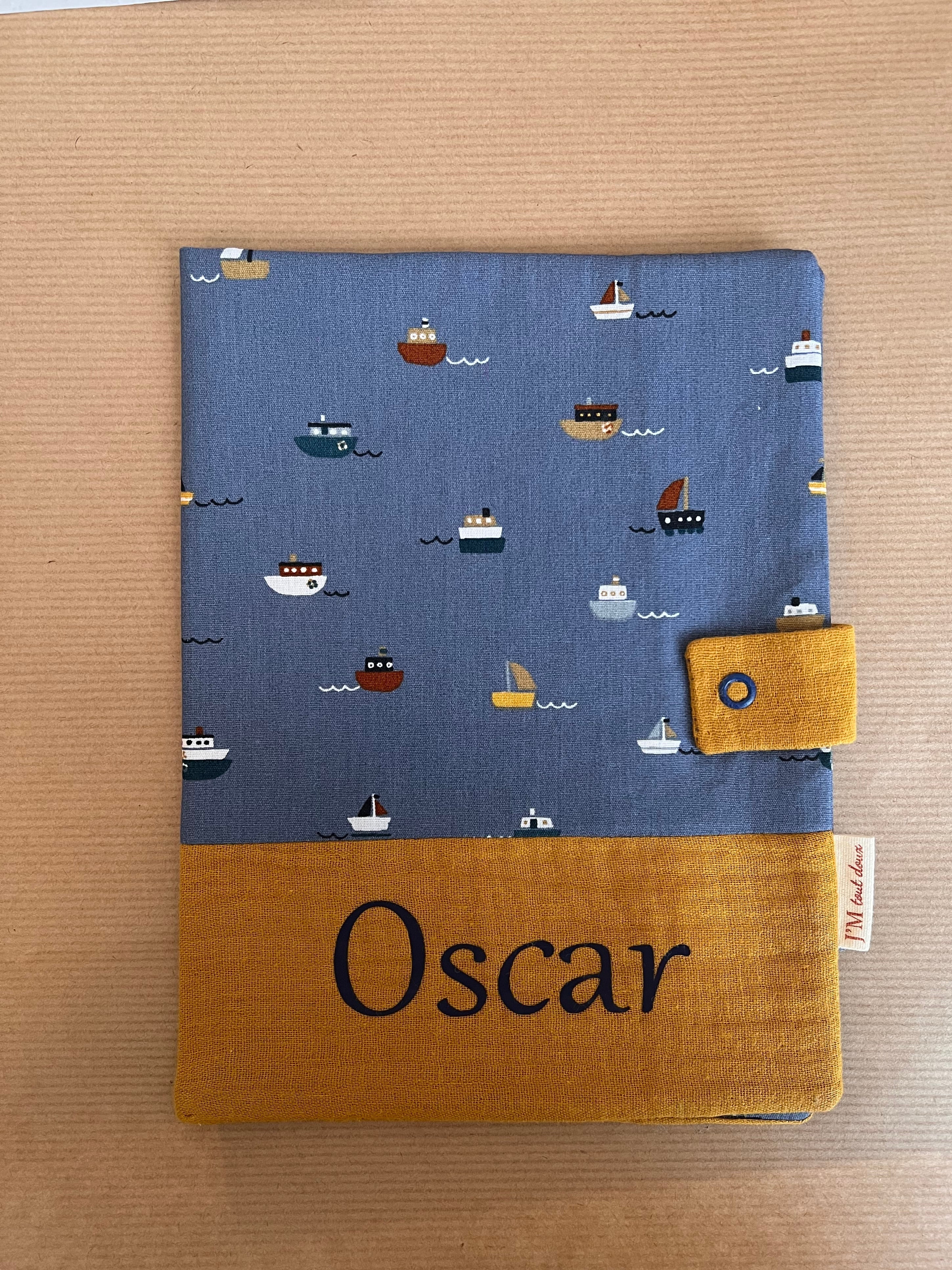 protège carnet de santé en coton Petit Navigateur avec doublure en double gaze moutarde – JM Tout Doux