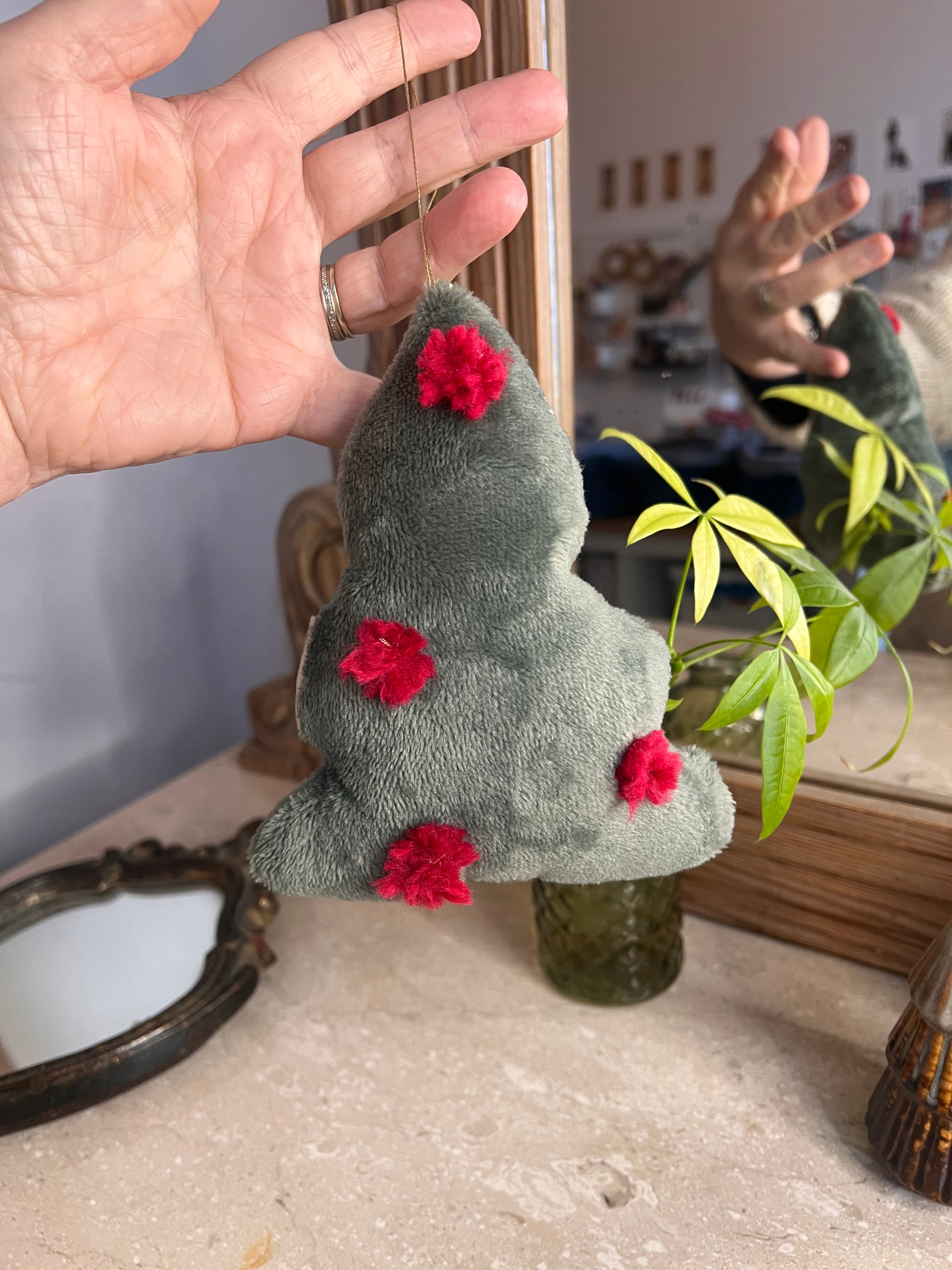 décoration sapin de Noël en tissu vert avec petites boules pompons – JM Tout Doux