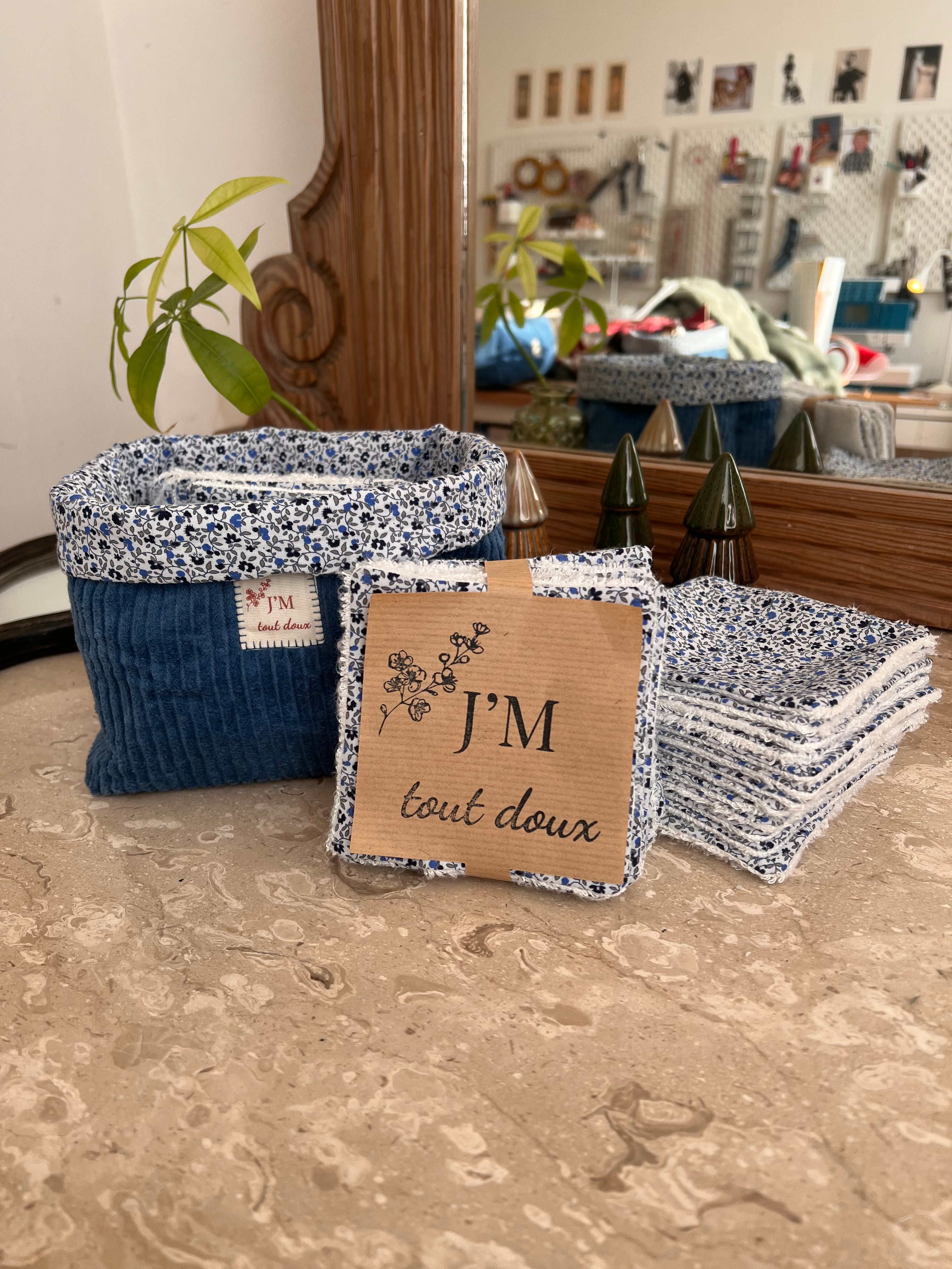 lot de lingettes réutilisables avec panière en velours bleu indigo – change bébé écologique – fabrication artisanale