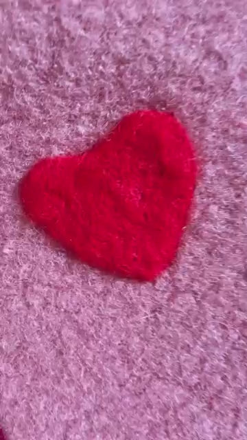 vidéo qui montre les détail d'un gilet de couleur vieux rose